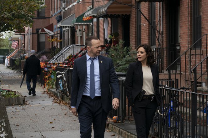 Blue Bloods - Crime Scene New York - Season 11 - Triumph over Trauma - Photos - Donnie Wahlberg, Marisa Ramirez