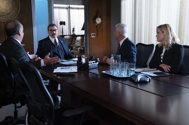 Blue Bloods - Crime Scene New York - Season 11 - In the Name of the Father - Photos - Tom Selleck, Gregory Jbara, Bonnie Somerville
