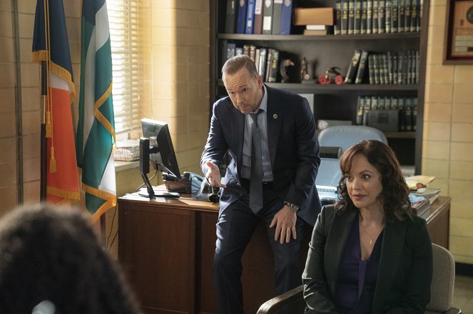 Blue Bloods - Crime Scene New York - In the Name of the Father - Photos - Donnie Wahlberg, Marisa Ramirez