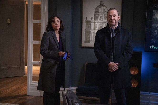 Blue Bloods - Season 11 - In the Name of the Father - Film - Marisa Ramirez, Donnie Wahlberg