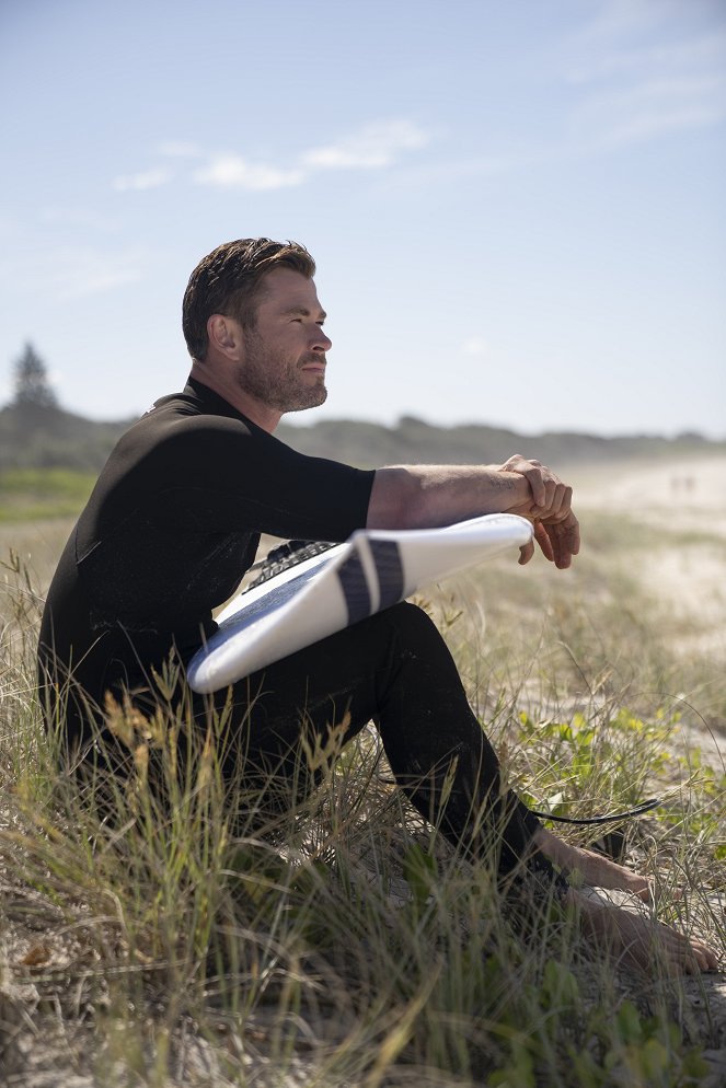 Chris Hemsworth na pláži žraloků - Z filmu - Chris Hemsworth
