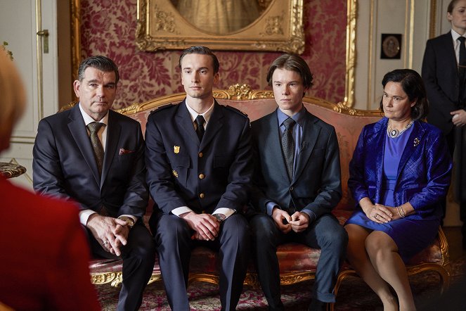 Young Royals - Episode 1 - Kuvat elokuvasta - Magnus Roosmann, Ivar Forsling, Edvin Ryding, Pernilla August