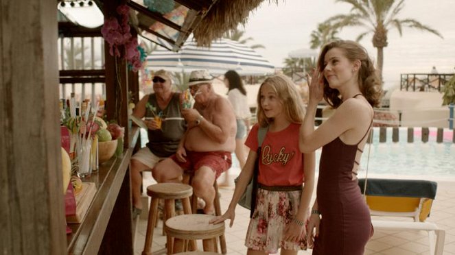 Superpadre: Vacaciones de verano - De la película - Laura Lavigné Bie-Olsen, Coco Hjardemaal