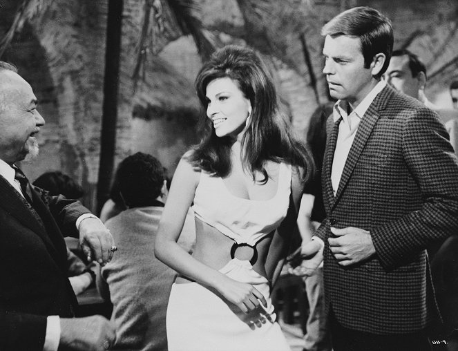 The Biggest Bundle of Them All - Photos - Raquel Welch, Robert Wagner