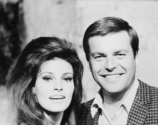 The Biggest Bundle of Them All - Promoción - Raquel Welch, Robert Wagner