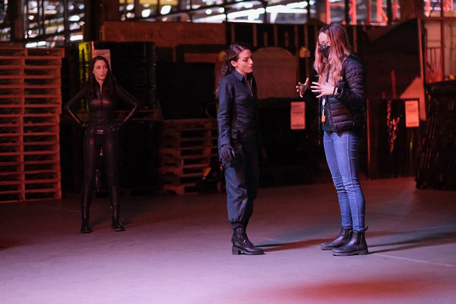 The Flash - Rayo de Luz - Photos - Natalie Dreyfuss, Kayla Compton, Danielle Panabaker