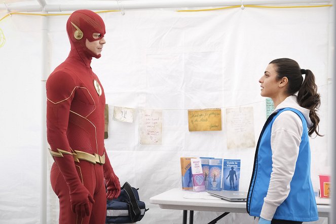 The Flash - As pessoas contra a Nevasca Fatal - Do filme - Grant Gustin, Sara Garcia