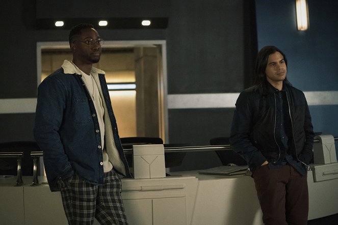 The Flash - The One with the Nineties - Photos - Brandon McKnight, Carlos Valdes