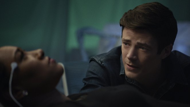 The Flash - Mother - Photos - Grant Gustin