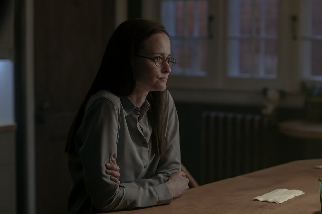 The Handmaid's Tale - The Wilderness - Photos - Alexis Bledel