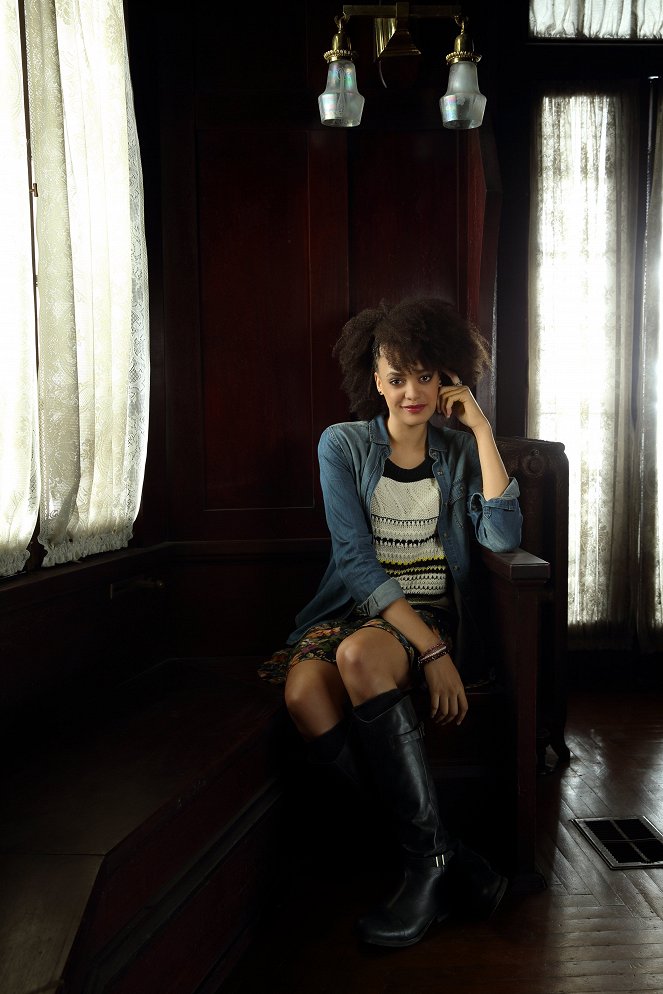 Ravenswood - Werbefoto - Britne Oldford