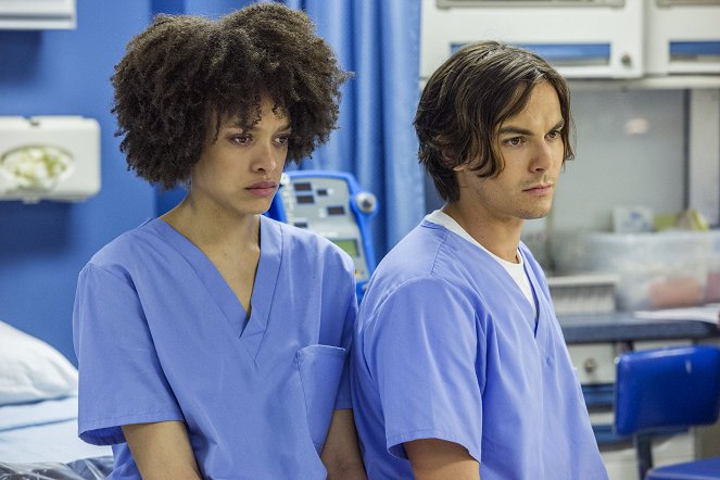 Ravenswood - Van film - Britne Oldford, Tyler Blackburn