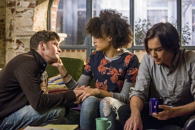 Ravenswood - Filmfotók - Brett Dier, Britne Oldford, Tyler Blackburn