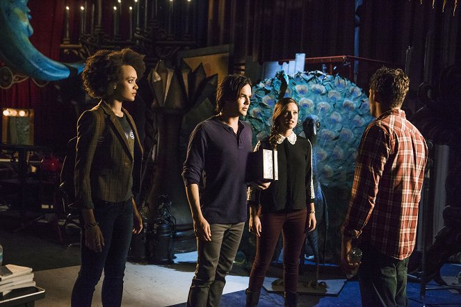 Ravenswood - Photos - Britne Oldford, Tyler Blackburn, Merritt Patterson