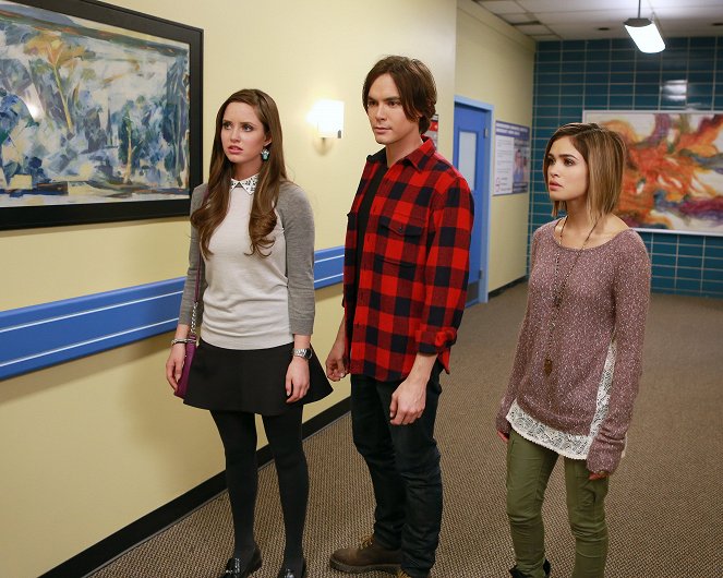 Ravenswood - Photos - Merritt Patterson, Tyler Blackburn, Nicole Gale Anderson