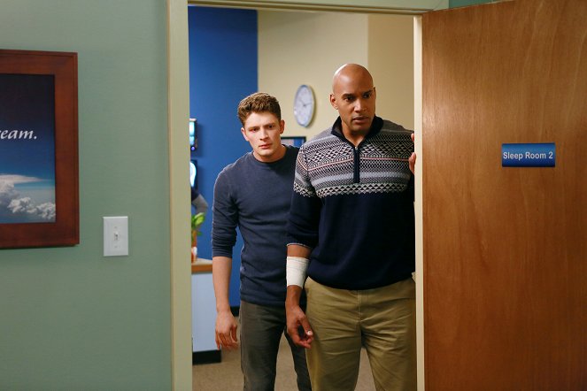 Ravenswood - Van film - Brett Dier, Henry Simmons