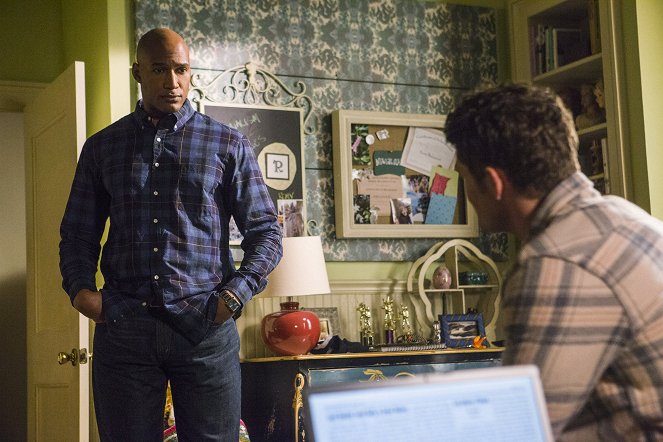 Ravenswood - Photos - Henry Simmons