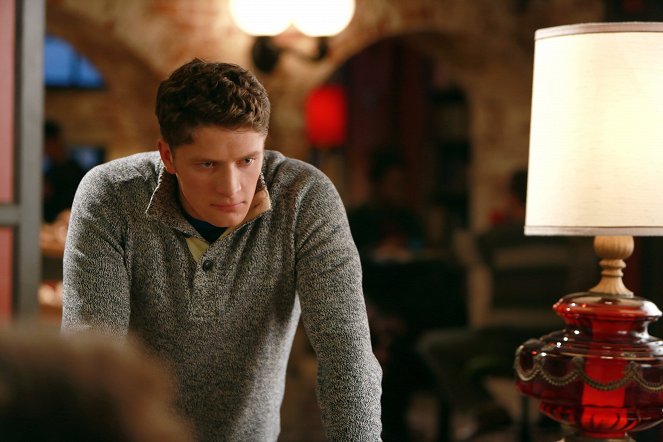 Ravenswood - Filmfotók - Brett Dier