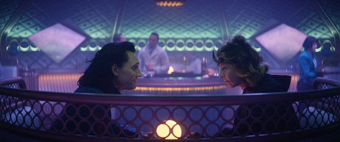 Loki - Lamentis - Filmfotók - Tom Hiddleston, Sophia Di Martino