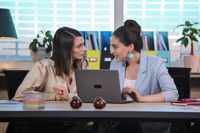 Glass Ceilings - Episode 3 - Photos - Aslı Sümen, Cemre Baysel