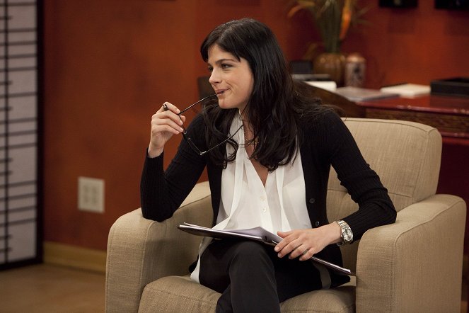 Anger Management - Charlie Goes Back to Therapy - Photos - Selma Blair