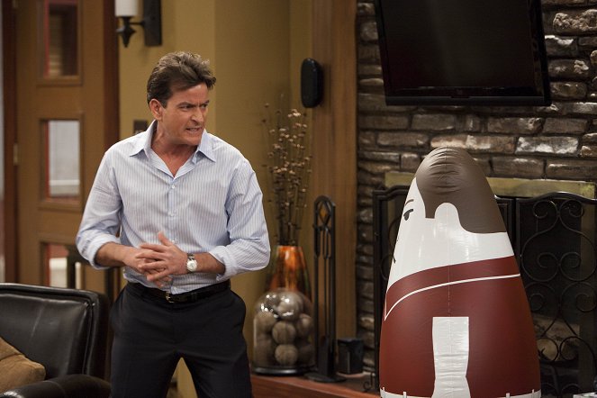 Anger Management - Charlie Goes Back to Therapy - Photos - Charlie Sheen