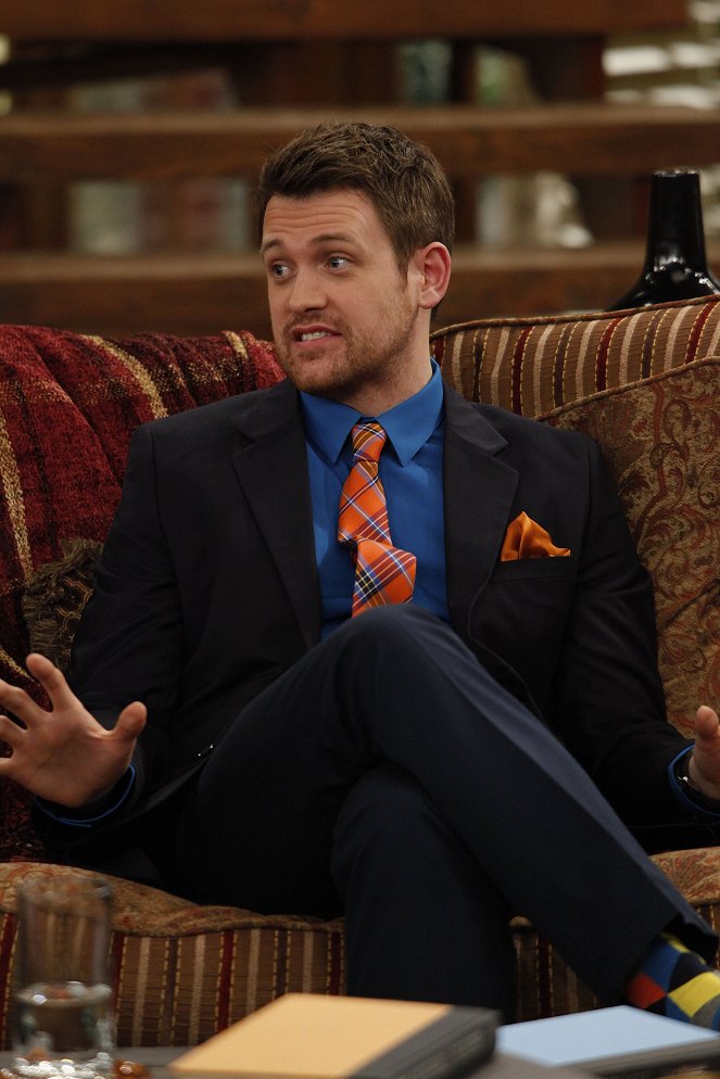 Anger Management - Season 1 - Charlie Goes Back to Therapy - Photos - Michael Arden