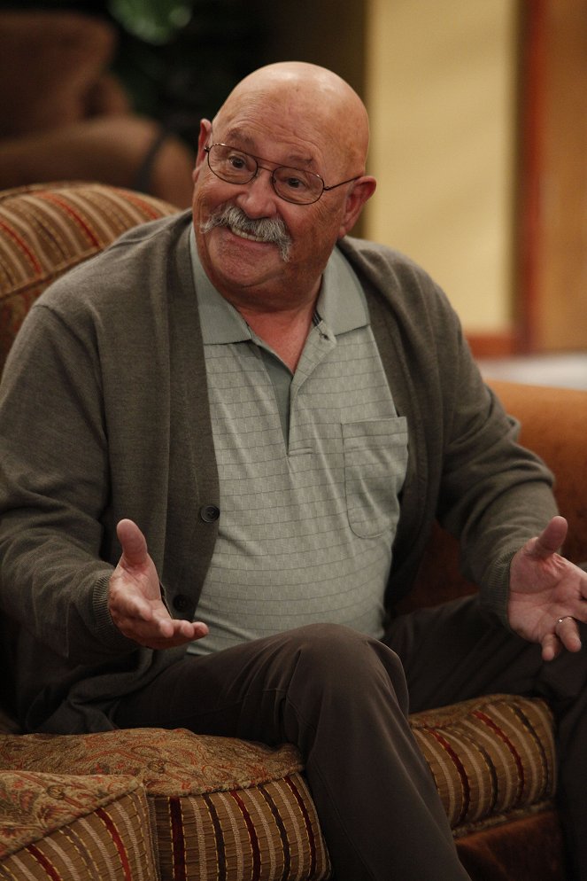 Anger Management - Season 1 - Charlie Tries Sleep Deprivation - Photos - Barry Corbin