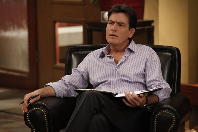 Anger Management - Charlie Tries Sleep Deprivation - Photos - Charlie Sheen