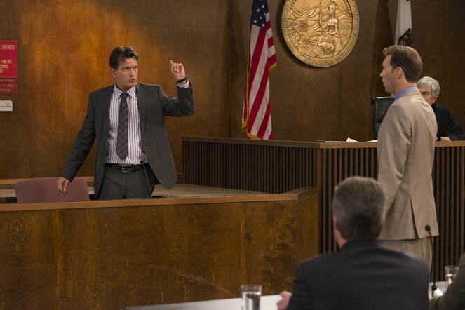 Anger Management - Season 2 - Charlie Is an Expert Witness - Photos - Charlie Sheen, Brian Palermo