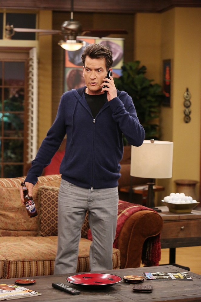 Anger Management - Charlie Breaks Up with Kate - Photos - Charlie Sheen