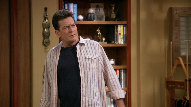 Anger Management - Charlie and His New Therapist - Photos - Charlie Sheen