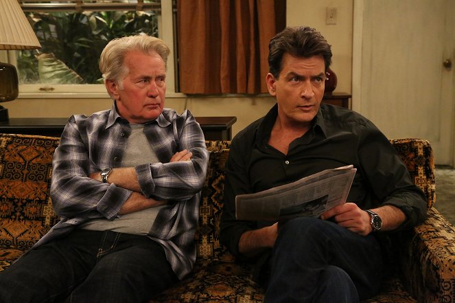 Anger Management - Charlie and the Hit and Run - Photos - Martin Sheen, Charlie Sheen