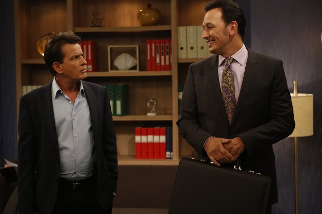 Anger Management - Charlie and Kate Do It for Money - Photos - Charlie Sheen, Steve Valentine