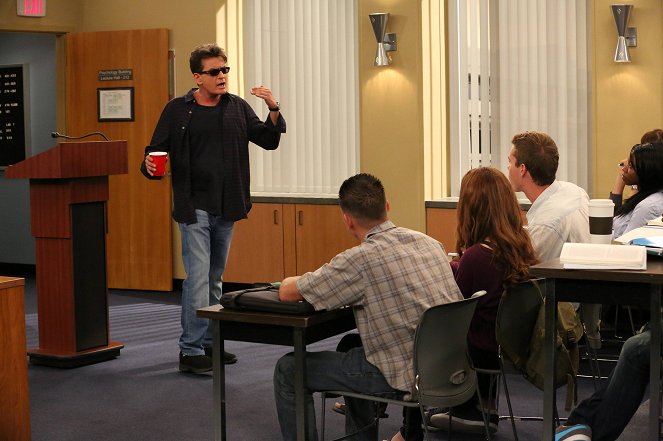 Anger Management - Charlie and the Grad Student - Photos - Charlie Sheen
