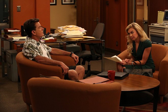 Anger Management - Season 2 - Charlie's New Sex Study Partner - Photos - Charlie Sheen, Laura Bell Bundy