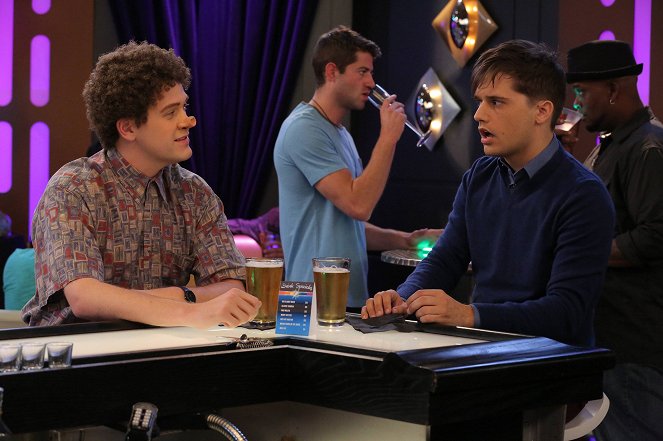 Anger Management - Charlie and Sean and the Battle of the Exes - Van film - Michael Arden, Andy Mientus