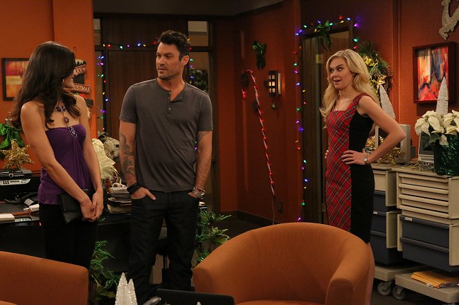 Anger Management - Charlie and the Christmas Hooker - Photos - Briana Lane, Brian Austin Green, Laura Bell Bundy