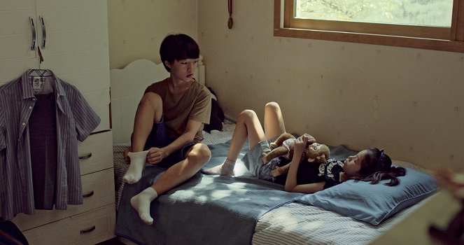 Scattered Night - Photos - Joon-woo Choi, Seung-ah Moon