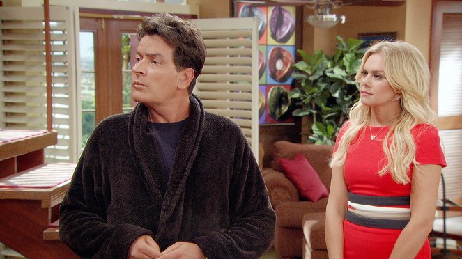 Anger Management - Season 2 - Charlie and the Temper of Doom - Photos - Charlie Sheen, Laura Bell Bundy