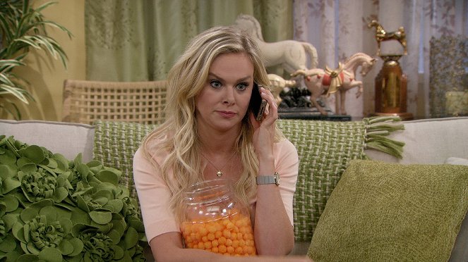 Anger Management - Charlie and the Case of the Curious Hottie - Kuvat elokuvasta - Laura Bell Bundy