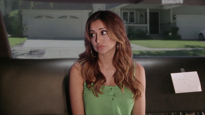 Anger Management - Charlie and the Case of the Curious Hottie - Kuvat elokuvasta - Noureen DeWulf