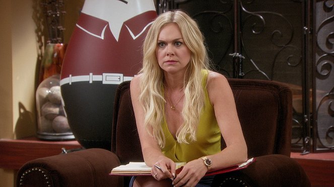 Anger Management - Charlie Plays Hide and Go Cheat - Photos - Laura Bell Bundy