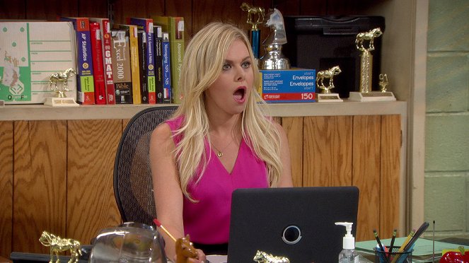 Anger Management - Charlie and the Revenge of the Hot Nerd - Photos - Laura Bell Bundy