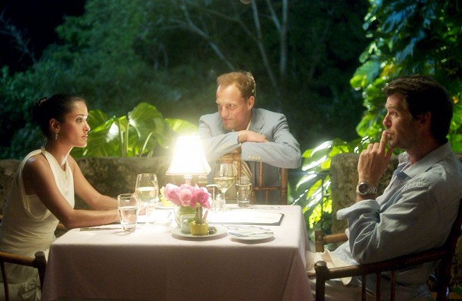 After the Sunset - Van film - Salma Hayek, Woody Harrelson, Pierce Brosnan