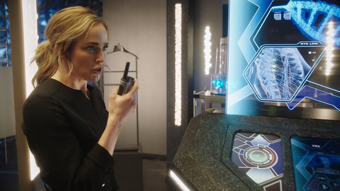 DC's Legends of Tomorrow - Back to the Finale: Part II - Film - Caity Lotz