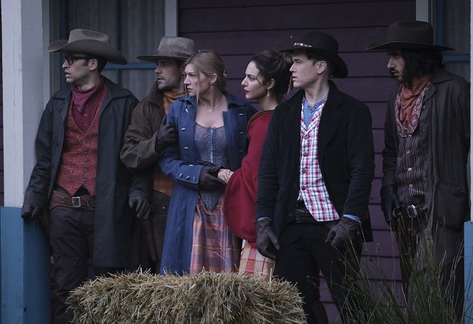 Legends of Tomorrow - Stressed Western - De la película - Adam Tsekhman, Matt Ryan, Jes Macallan, Tala Ashe, Nick Zano, Shayan Sobhian