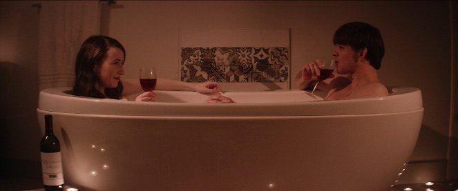 Das Honeymoon-Experiment - Filmfotos - Chloe Carroll, Jim Schubin