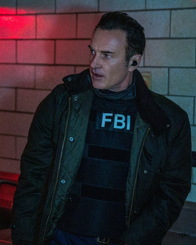 FBI: Most Wanted - One-Zero - Van film - Julian McMahon