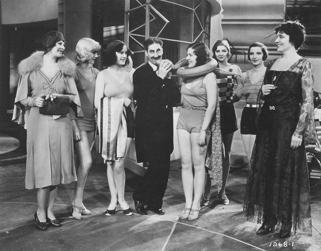 Gyanús dolog - Filmfotók - Groucho Marx, Margaret Dumont
